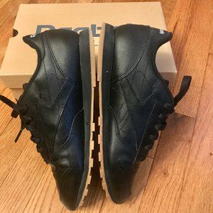 Reebok Classic Leather Black/Gum-Sole Sneaker